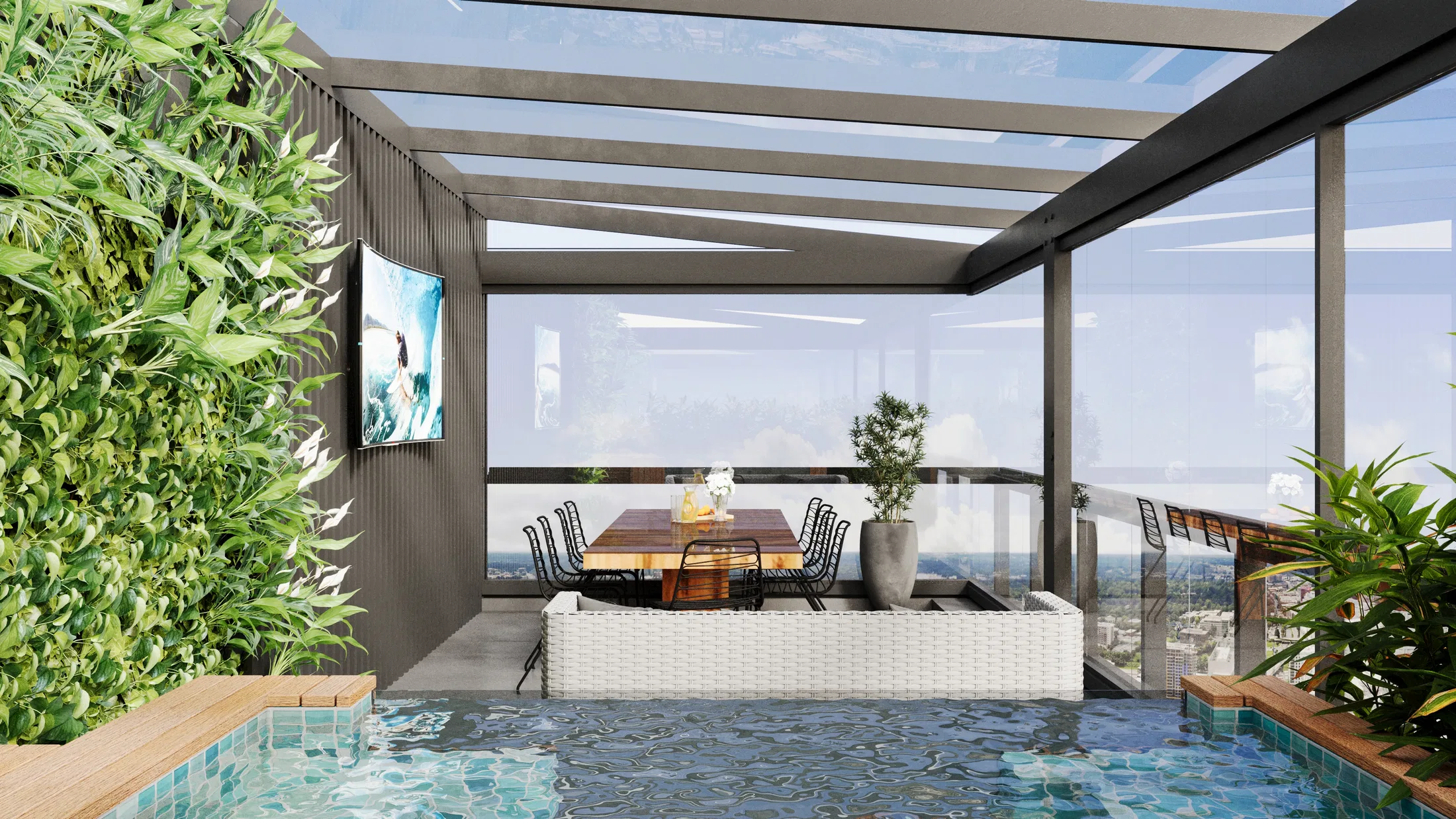 Terraço coberto com jardim vertical, mesa de jantar em madeira e piscina de mosaico azul em primeiro plano, sob pergolado de vidro.