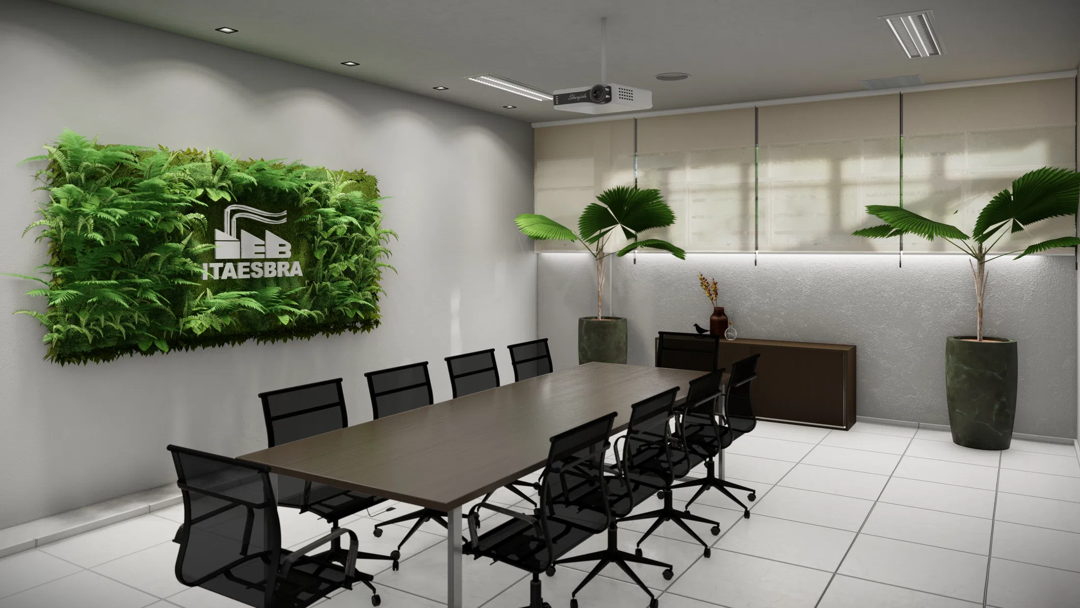 Sala de reunião com jardim vertical de samambaias exibindo um logotipo corporativo, mesa escura, cadeiras pretas em tela e palmeiras em vasos