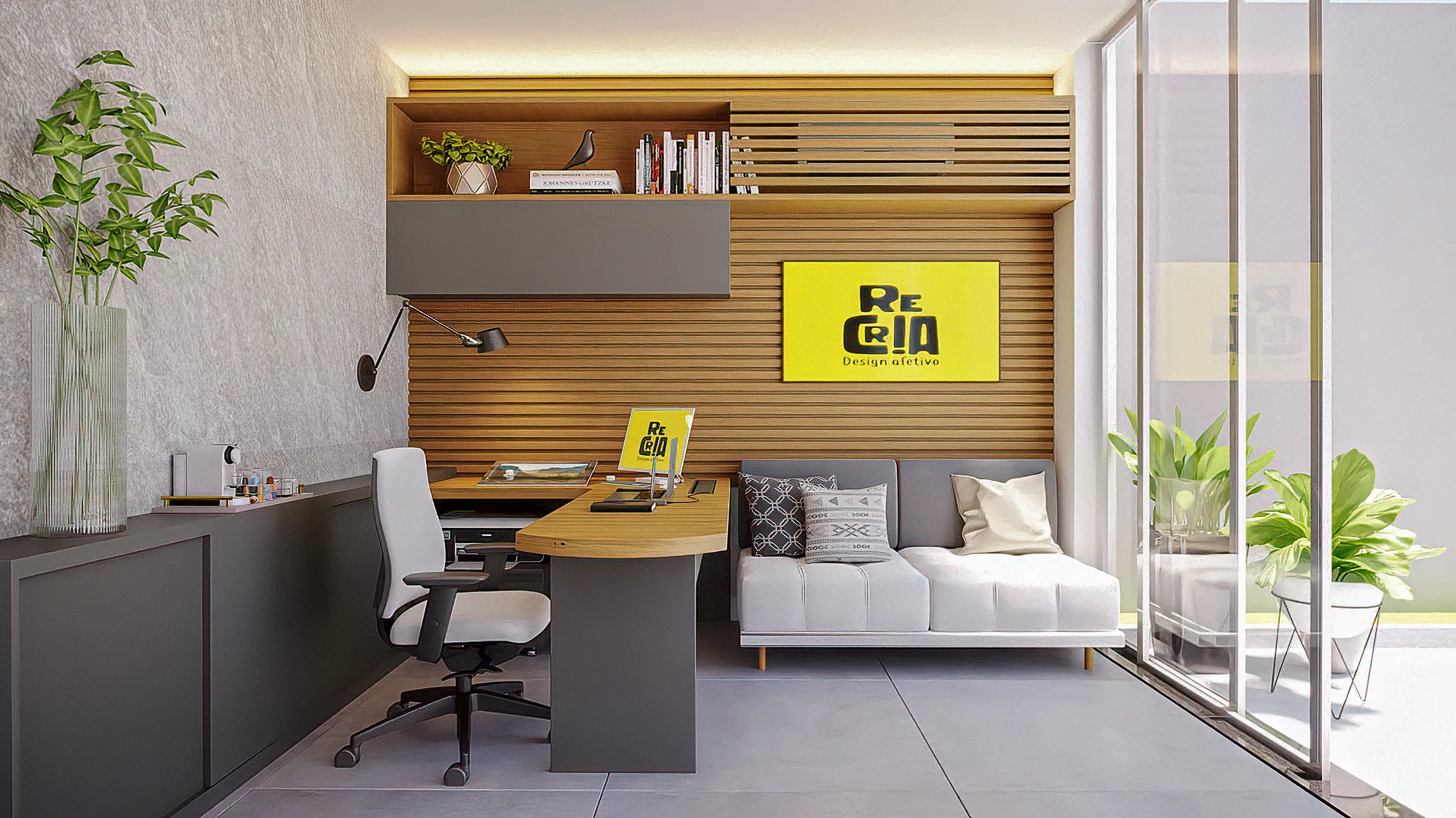 Home office com painel ripado de madeira, prateleira suspensa, mesa de trabalho com cadeira branca e sofá claro junto a uma vidraça com plantas
