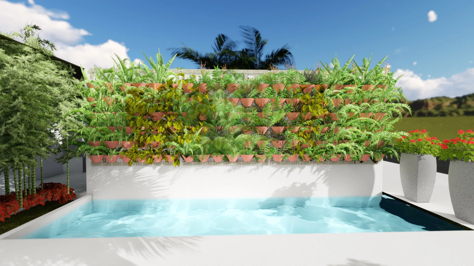 Piscina de água clara diante de muro verde vertical em vasos de terracota com samambaias e folhagens, com montanhas ao fundo