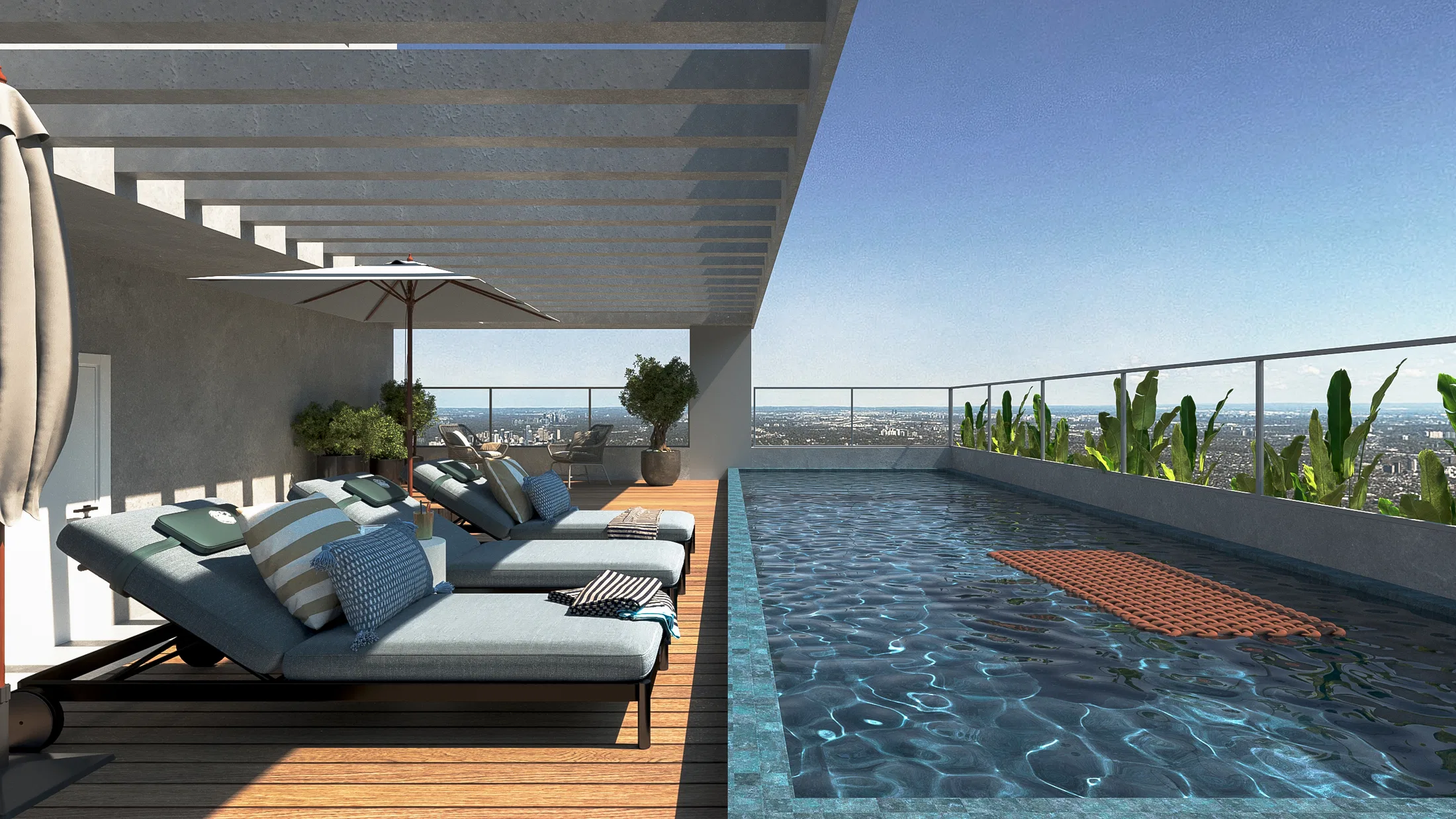 Terraço com piscina de borda infinita, espreguiçadeiras azuis sob pergolado de concreto e horizonte urbano ao fundo